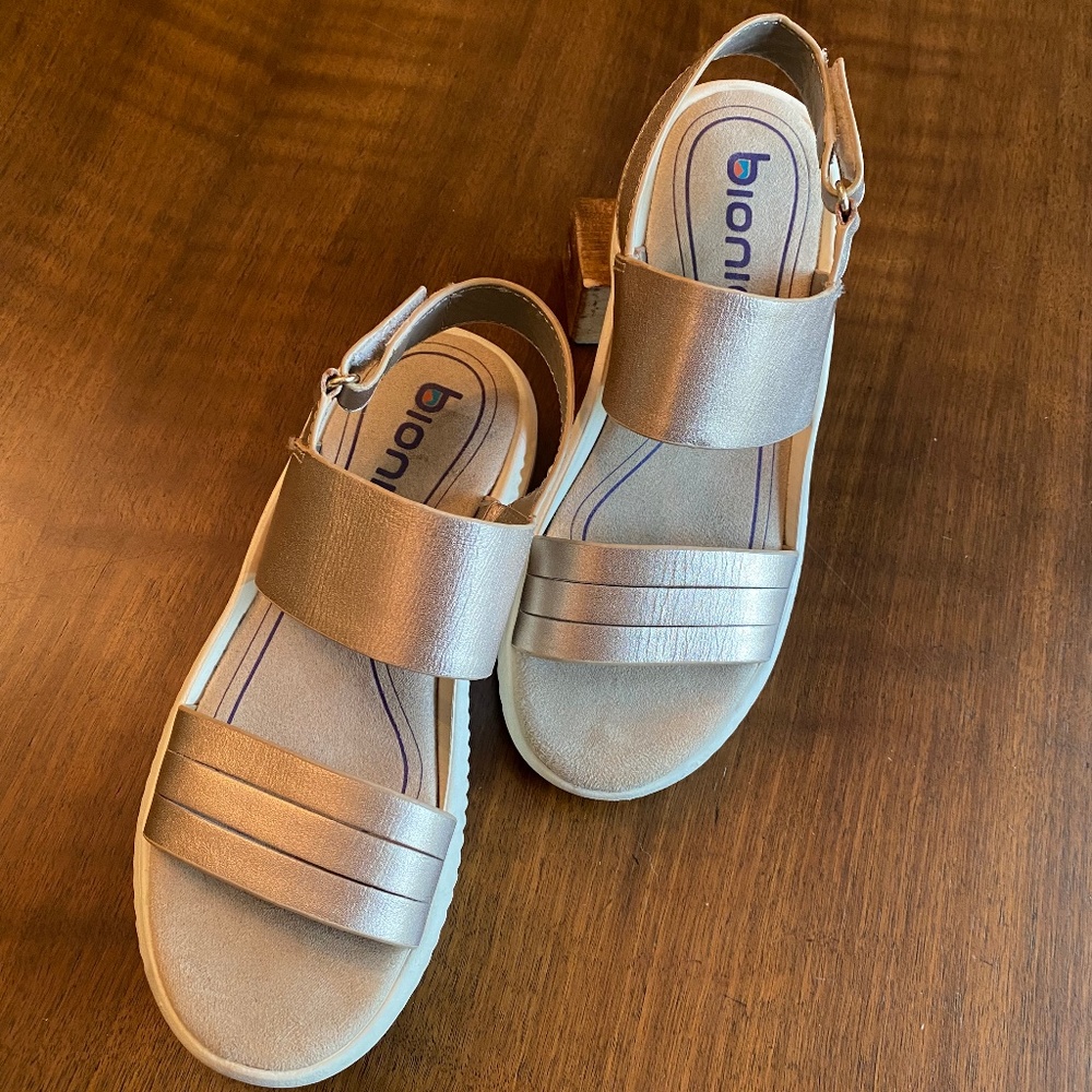 Bionica gold leather ladies sandals size 7